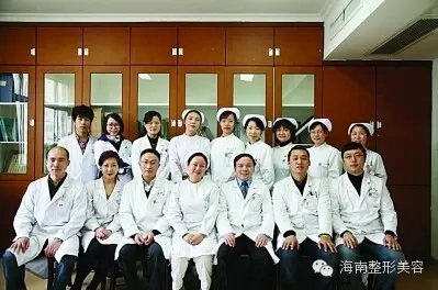 黃金龍教授與江蘇省中醫(yī)院整形美容科團隊.webp.jpg
