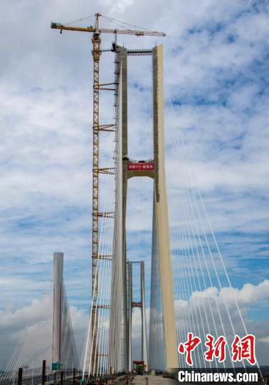 廣州南沙港鐵路跨西江斜拉橋順利合龍。廣鐵集團(tuán)供圖
