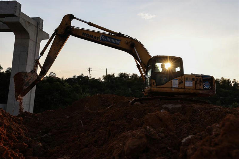 （經(jīng)濟(jì)）（3）廣東清遠(yuǎn)磁浮旅游專線修抵終點(diǎn)站